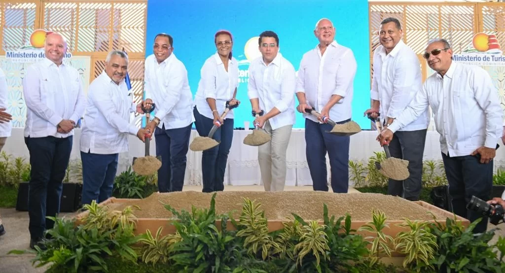 David Collado da primer palazo para el remozamiento malecón Samaná