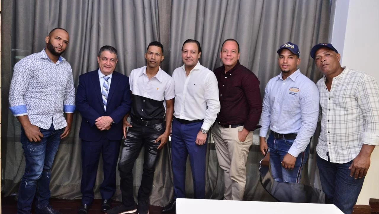 Dirigentes del PRM pasan a apoyar a Abel Martínez