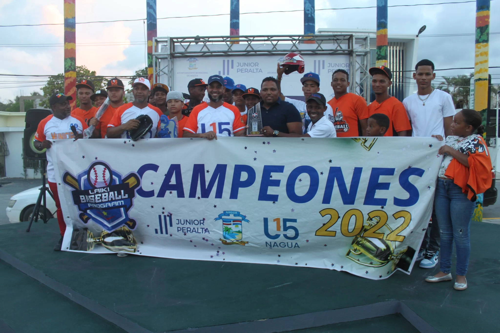 Entregan premios a ganadores y jugadores del Torneo U15 Nagua