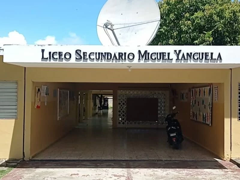 Liceo secundario Miguel Yanguela en Cabrera al borde de Colapso
