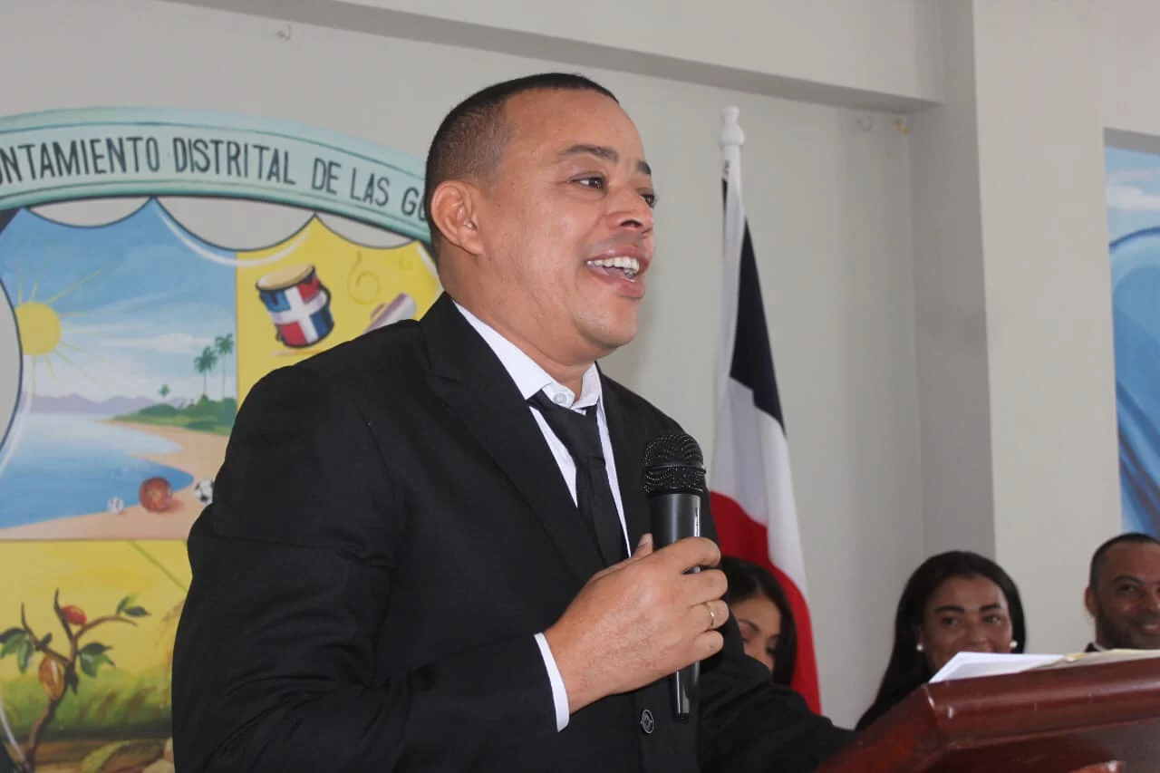 Julio César de la Cruz iniciará entrega de kits escolares a estudiantes de Las Gordas