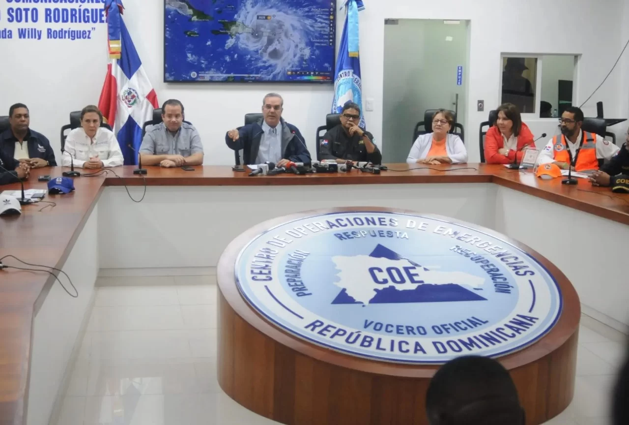 Fiona pasará a 10-30 kilómetros del extremo este de RD