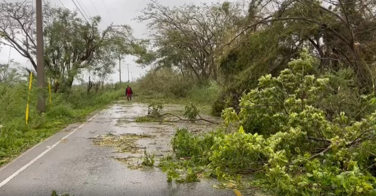 La embestida de Fiona se comienza a sentir en RD; hay daños en la zona este
