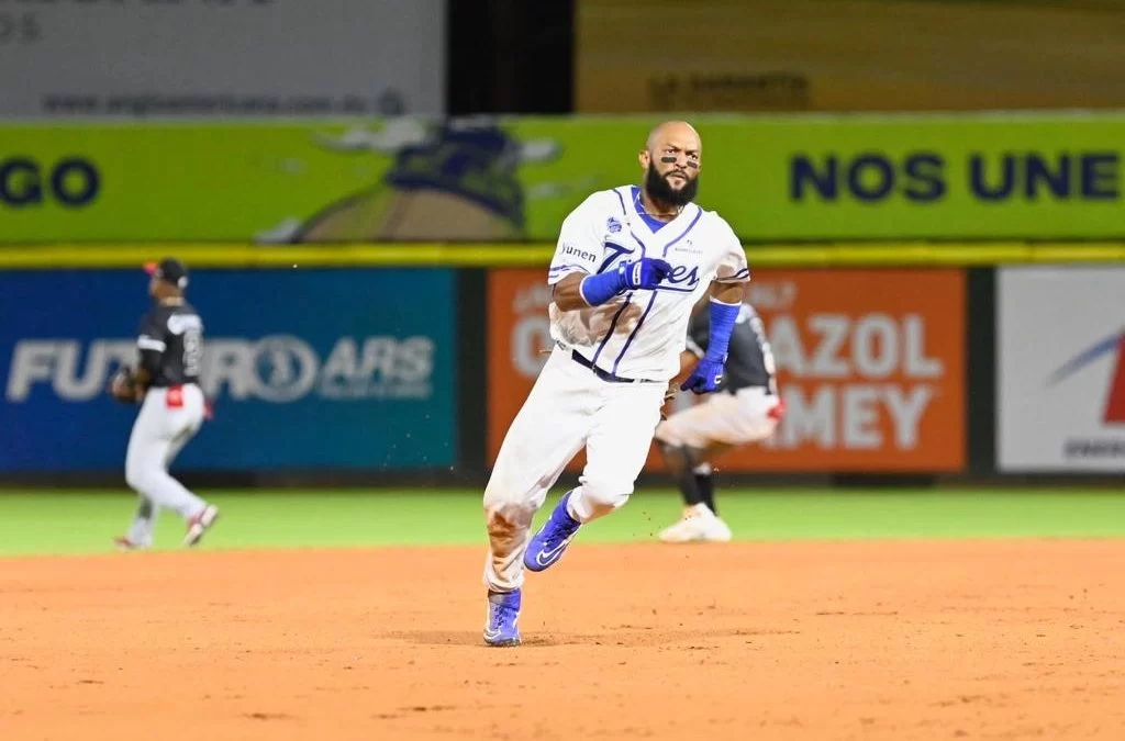 Emilio Bonifacio, a base de triples, lidera segundo triunfo azul sobre Escogido