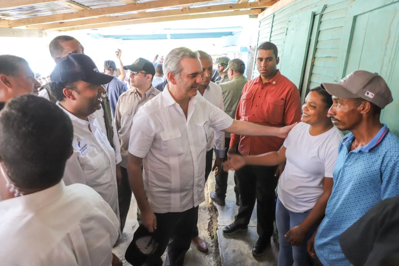 Abinader dispone reconstrucción Villa Hermosa en La Romana; supervisa trabajos en San Pedro de Macorís y el Seibo