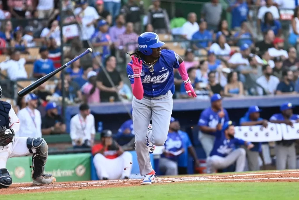 Tigres del Licey logran vencer al Escogido en 14 innings con rally de 8