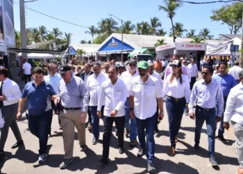 Abel recorre Feria Agropecuaria junto a directivos del Patronato Nacional de Ganaderos