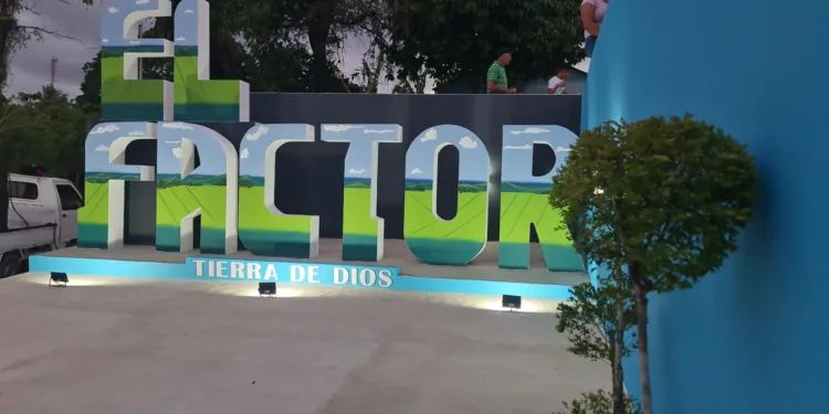 Alcalde de El Factor inaugura Parador Fotográfico de Telanza