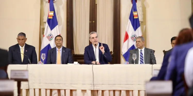 Presidente Abinader juramenta Gabinete de Descentralización para fortalecer gobiernos locales