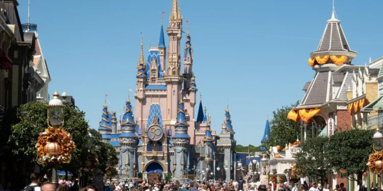 Disney demanda al gobernador de Florida por toma de terrenos