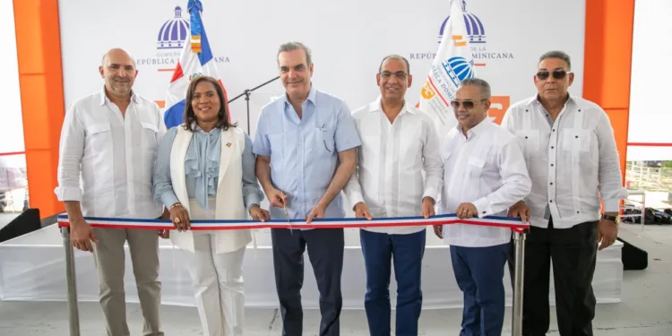 Presidente Abinader inaugura reconstrucción de la carretera de acceso a la presa de Rincón, remozamiento del CPN El Verde y  helipuerto