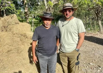 Entregan miles de pacas de pasto a ganaderos afectados por sequía en María Trinidad Sanchez