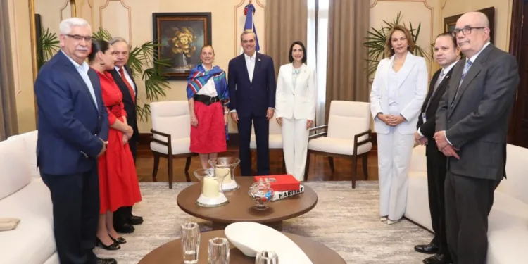 Presidente Abinader y Raquel Arbaje reciben Esposa del presidente de México en visita de cortesía