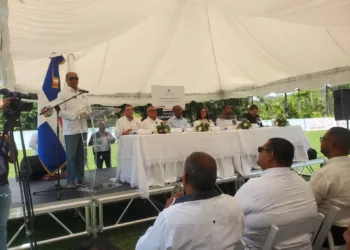 Ministerio de Energía y Minas entrega proyecto de extensión de Redes Convencionales a los residentes del municipio El Factor
