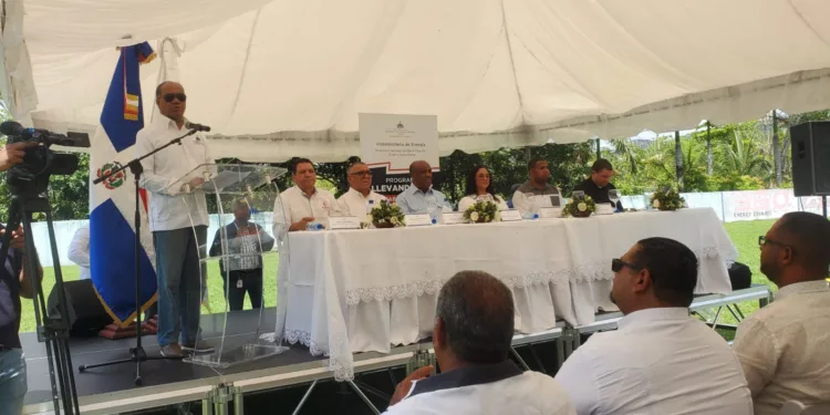 Ministerio de Energía y Minas entrega proyecto de extensión de Redes Convencionales a los residentes del municipio El Factor