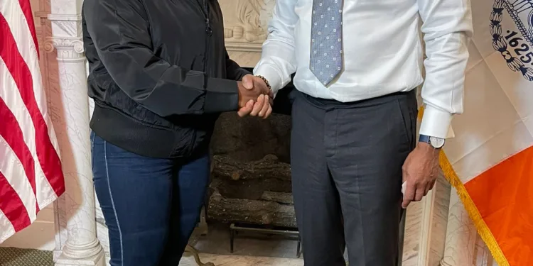 Presidenta de la Sala Capitular de Nagua se reúne con alcalde de New York