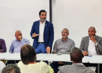 Juan José Rojas se compromete con bloque de partidos a hacerlos participe de su gestión de ganar la Alcaldía de SDE lo