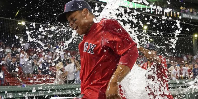 Dominicano Rafael Devers pega jonrón 150 en su carrera en las GL