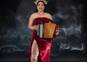 María Díaz celebra 40 años en el merengue típico
