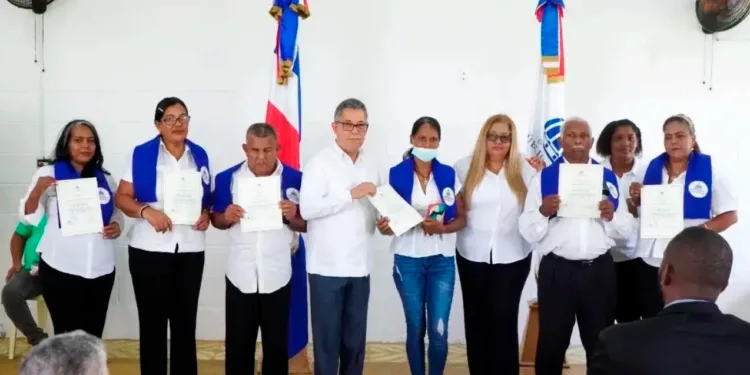DGDC gradúa 250 personas en cursos técnicos en la provincia María Trinidad Sánchez