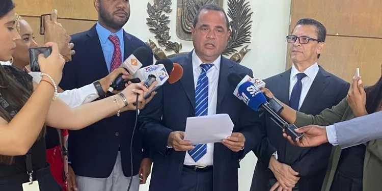 FP pide JCE regule funcionarios que son precandidatos del PRM