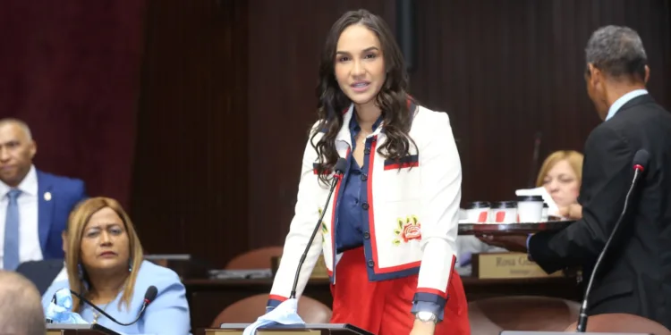Diputada llama a apoyar con programas educativos a adolescentes embarazadas