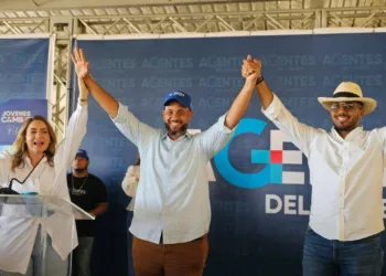 Gloria Reyes y Agentes del Cambio proclaman a Junior Peralta en Nagua