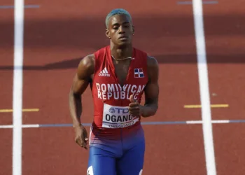 Dominicano Alexander Ogando sorprende al ganar en Hungría