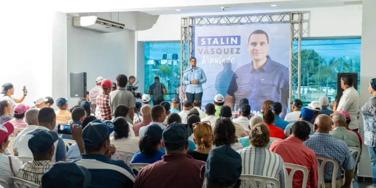 Stalin Vásquez recibe el respaldo del liderazgo del PRM; alcaldes y 11 de 14 presidentes le respaldan