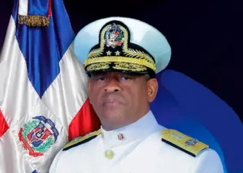Decreto 382-23: Destituyen al comandante general de la Armada