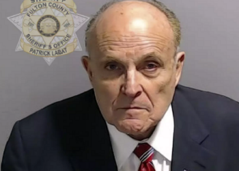 Giuliani se entrega en Georgia por intentar revertir elecciones 2020