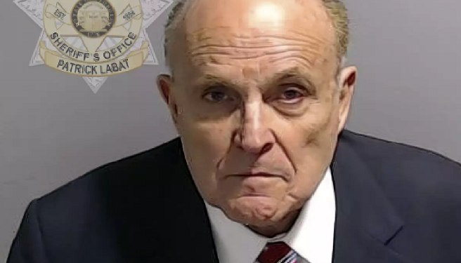 Giuliani se entrega en Georgia por intentar revertir elecciones 2020