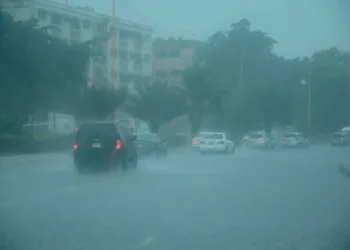 Franklin sigue su camino hacia República Dominicana, con lluvia fuerte e inundaciones