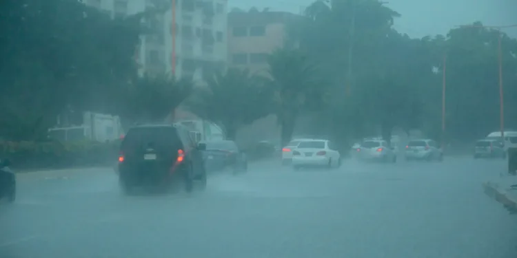 Franklin sigue su camino hacia República Dominicana, con lluvia fuerte e inundaciones