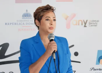 Diseñadora Nina Vásquez presentará su colección «Raíces»; está inspirada en la ciudad de Nagua
