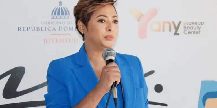 Diseñadora Nina Vásquez presentará su colección «Raíces»; está inspirada en la ciudad de Nagua