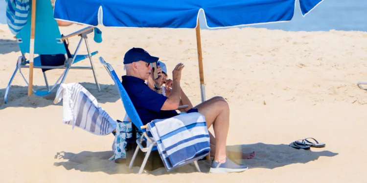 ¡Oigan que bobo! Que Biden ha pasado 40% de su mandato de vacaciones