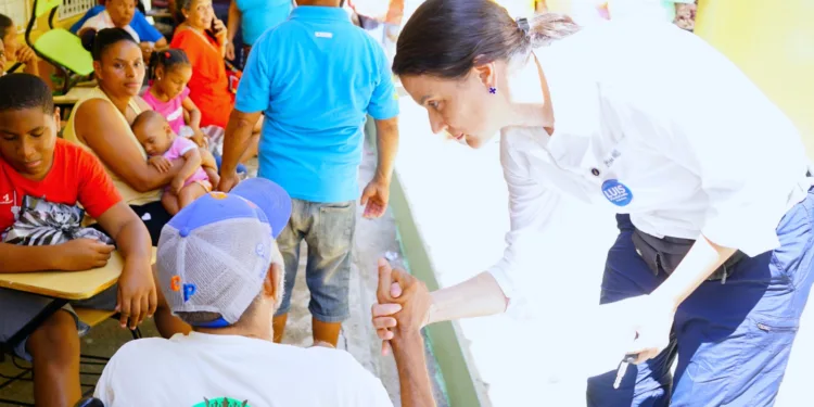 Programa “LuisConTuFamilia, Familias Siempre Unidas” realiza operativo médico en Villa Tapia