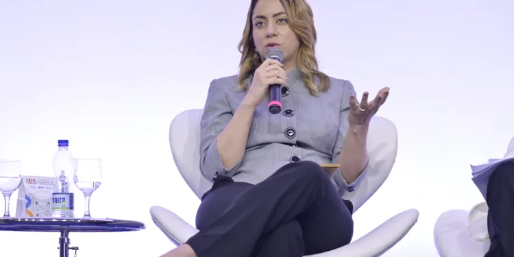 Directora general de Supérate presenta acciones del programa en Brasil