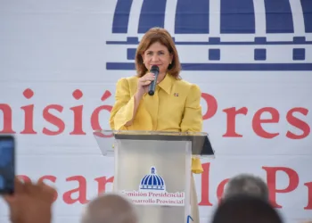 Gobierno entrega obras deportivas y de seguridad en Santo Domingo