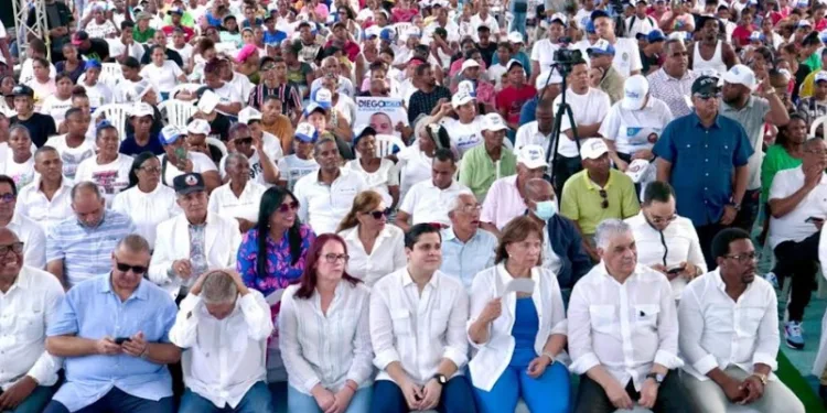 Miguel Vargas ve incapacidad y temor del gobierno; denuncia retroceso en servicios