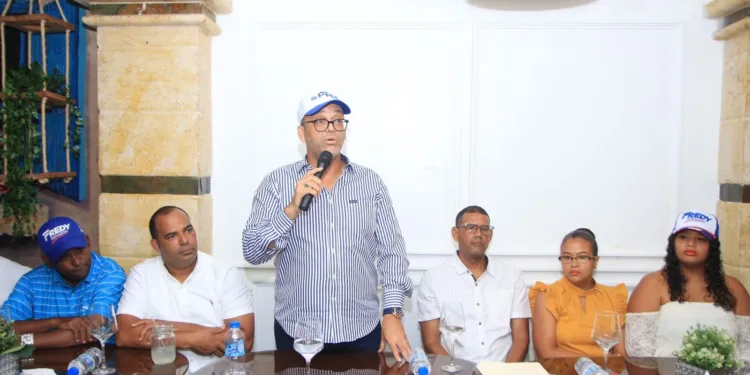 En Salcedo Familia Toribio Polanco brinda su apoyo a Fredy Fernandez y al presidente Luis Abinader.