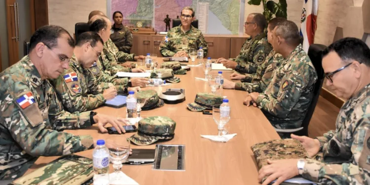 Estado Mayor Ministerio Defensa pasa revista situación de frontera