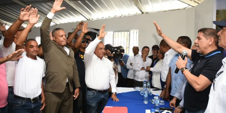 Dirigentes y Miembros Comité Central del PLD en Constanza se juramentan en el PRM