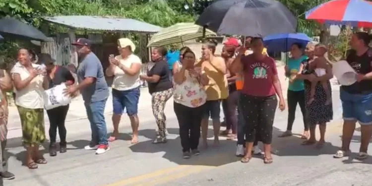 En Nagua se lanzan a las calles por falta de agua