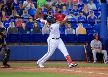 Vladimir Guerrero Jr. pega dos jonrones y llega a 26 en las GL