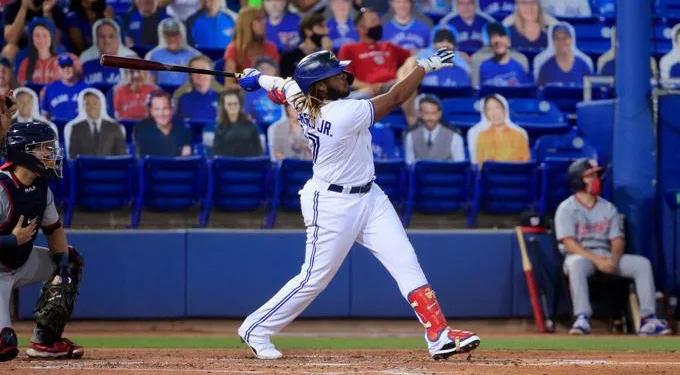 Vladimir Guerrero Jr. pega dos jonrones y llega a 26 en las GL