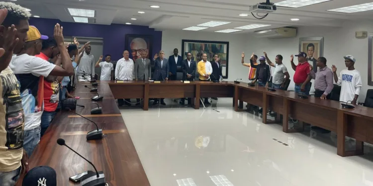Dirigentes del PRM en Sabaneta de San Juan se juramentan en el PLD