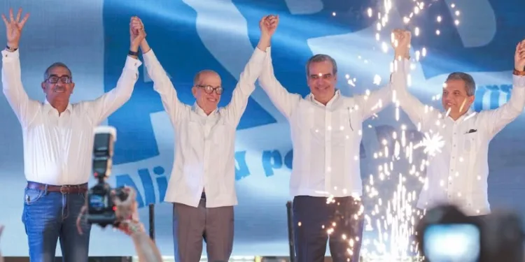Otros dos partidos proclaman a Luis Abinader candidato presidencial