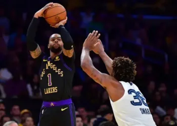 Lakers vencen a Memphis y llevan tres victorias seguidas